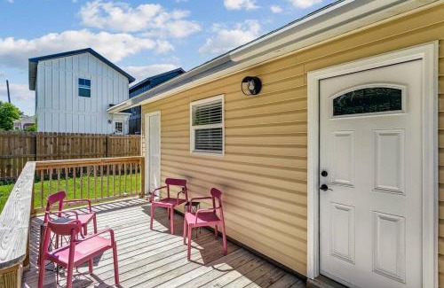 South Pensacola House | Upgraded Midcentury 3 BDR Home Downtown Pensacola
