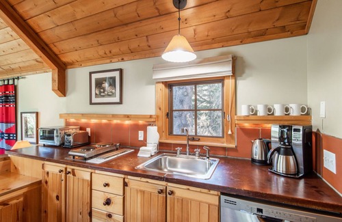 Sundance Condo | Upper Hollow Pines Cottage-Walking Distance to Sundance Resort