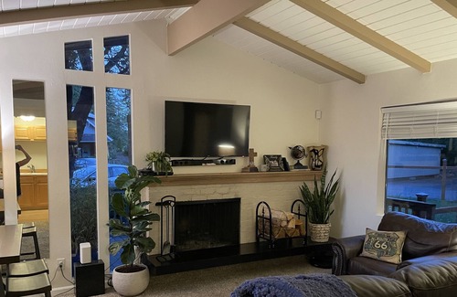 West Hills Cottage | Upper Level Cozy Cottage on Ostrich Bay, minutes from the Seattle Ferry