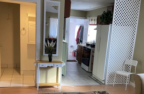 People's Freeway House | Upper level house.