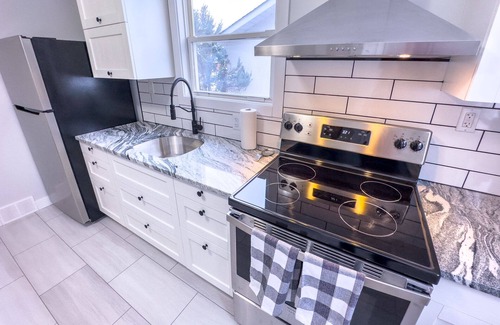 Thunder Bay House | Upscale 4 bedroom with 5 beds