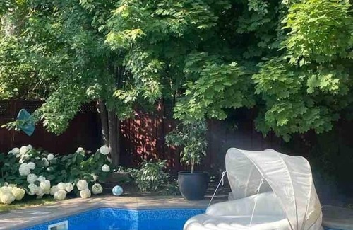 Mineola House | Upscale 4BR Home | Heated Pool & Outdoor Lounge!