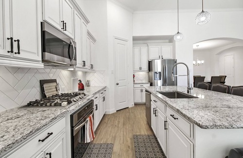 Katy House | Upscale 5BR Katy Home, Sleeps 10 w/Space & Style!