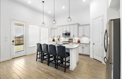 Katy House | Upscale 5BR Katy Home, Sleeps 10 w/Space & Style!