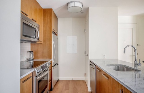 Bay Village Apartment | Upscale Back Bay 1BR w/Gym & W/D, nr Dining, by Blueground