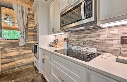 Broken Bow Cabin | Upscale cabin-patio oasis-relaxing spa-book3get1free.