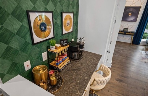 Nashville House | Upscale & Cool - Walk to Bars - Mins. to Broadway