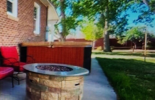Kanab House | Upscale Cottage/gym/sauna/backyard/walk to: hiking/museums/restaurants/shop/SL7+