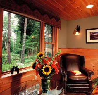 Fryeburg House | Upscale Fryeburg Cabin Hot Tub and Billiards Table!
