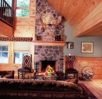 Fryeburg House | Upscale Fryeburg Cabin Hot Tub and Billiards Table!