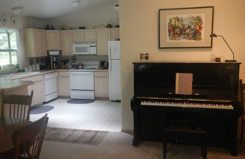 Burley House | Upscale Hartstene Pointe near Beach & Pool - Unique Pacific NW Destination