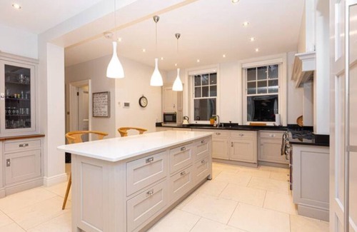 Highgate House | Upscale Immense 5BR Edwardian Mansion in N. London