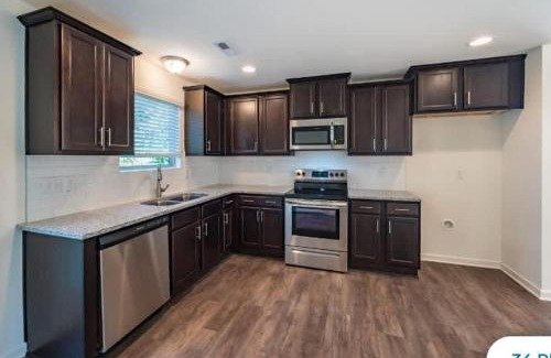 Southwest Raleigh House | Upscale King 3BR Townhouse Mins to Cary & NC State