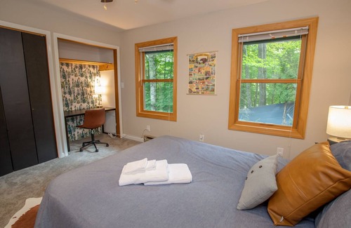 Charter Hills Cabin | Upscale Lodge Near Skiing w/Hot Tub & Game Tables