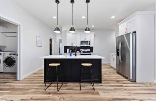 Twin Falls House | Upscale Modern Home | St. Lukes | Garage Parking