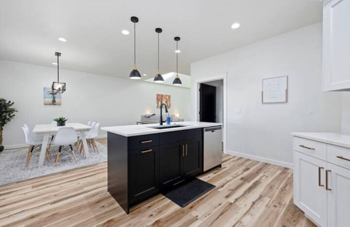 Twin Falls House | Upscale Modern Home | St. Lukes | Garage Parking