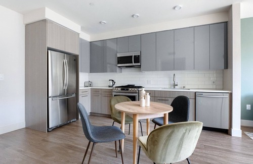 Mountain View Apartment | Upscale Mountain View 1BR w/Spa, Lounge & W/D, nr Shops, by Blueground