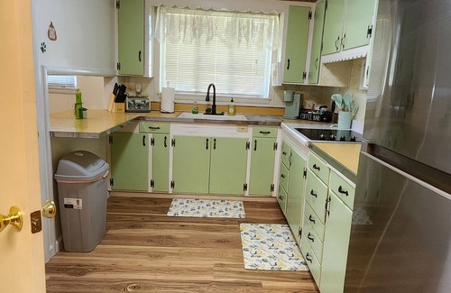 Ironton House | Upscale neighborhood 2-bedroom house, offers driveway, with WiFi, AC in Ironton