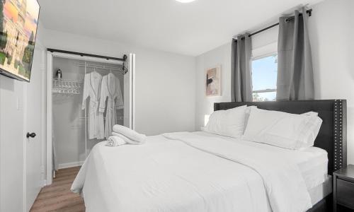 Jefferson Manor Apartment | Upscale Old Town Views 3BD Lux