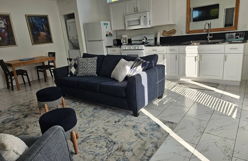 Los Altos Apartment | Upscale private back house with patio