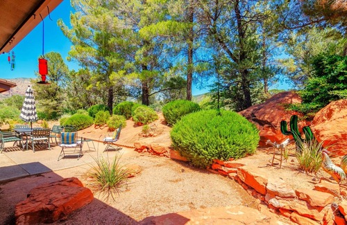 Oak Creek House | UPSCALE Sedona VIEWS-heated POOL-golf-hot tub-Pball-tennis-fireplace-PRIVATE