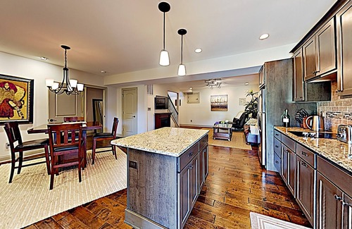 Lexington House | Upscale Tranquility on the Lake & Near Everything
