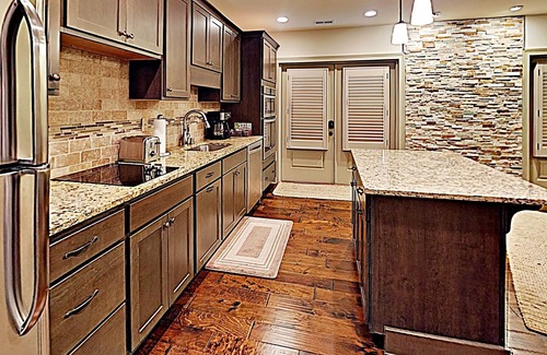 Lexington House | Upscale Tranquility on the Lake & Near Everything