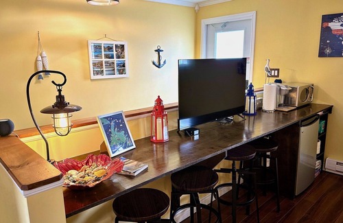 Norman's Cove-Long Cove House | Upstairs @ The Homestead Oceanfront Suites