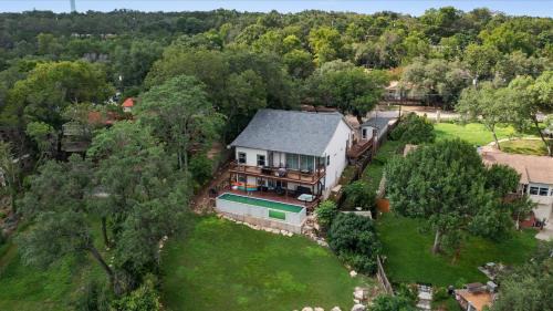Yacht Harbor House | Upstay - Austin Getaway - Pool & Hot Tub & Games
