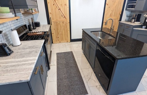 New Albany House | Uptown Class