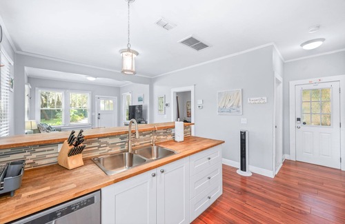 St. Augustine House | Uptown Escape – Sleeps 6, Pet & Family Friendly