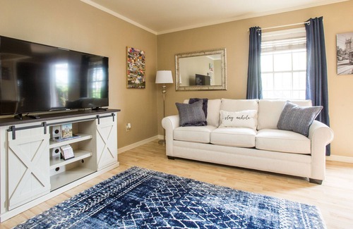 Milan Condo | Uptown NOLA! Located Steps to StCharles Street Car