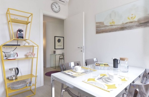 San Donato Apartment | UR-NEST Vestri Golden Suite