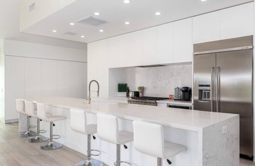 Garfield Condo | Urban Art Loft - Historic DT Phoenix-Chefs Kitchen