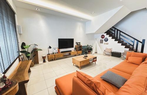 Sibu House | Urban ArtHouse Homestay - Permai, Sibu, Sarawak