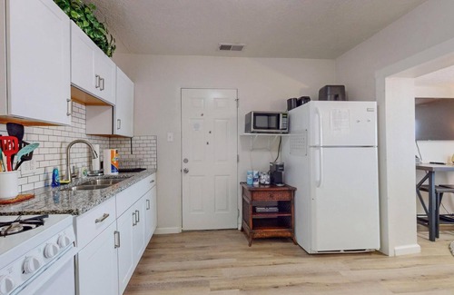 University Heights House | Urban Casita, Near Nob Hill and UNM Hospital