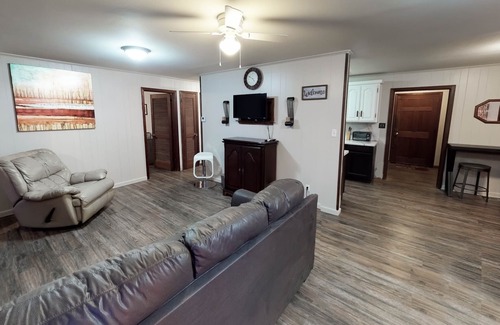 Little Rock House | Urban chic and comfortable w/garage parking