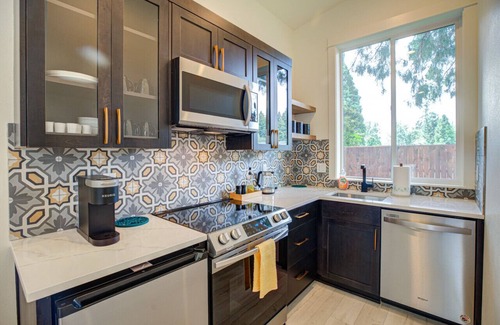 Hillsboro House | Urban-chic Studio Guesthouse in a quiet neighborhood - near Intel and Nike