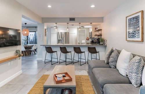 Coconut Grove House | Urban Chic Villa.. Experience Home Away From Home in the Heart of Coconut Grove