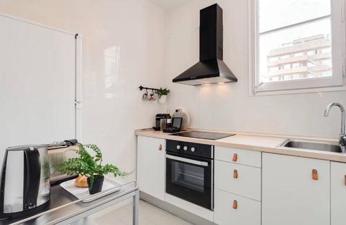 La Nova Esquerra de l'Eixample House | URBAN CITY BUILDING! Perfect for big groups!