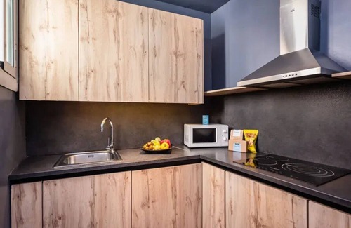 La Nova Esquerra de l'Eixample House | URBAN CITY BUILDING! Perfect for big groups!