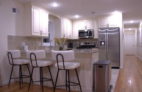 Lower Vailsburg Apartment | Urban Comfort Near American Dream & Airport