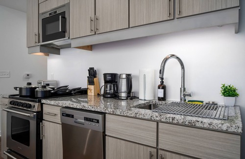 Avondale Apartment | Urban Comfort: Studio Getaway w/Private Balconyn