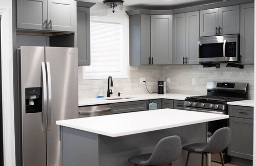 Mount Pleasant Apartment | Urban Contemporary Apartment