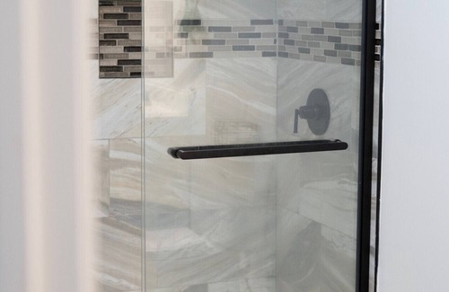 Mount Pleasant Apartment | Urban Contemporary Apartment