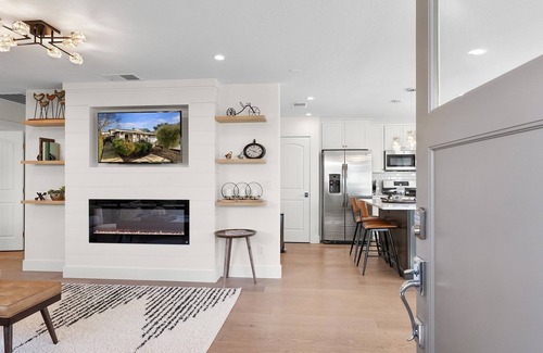 Healdsburg House | Urban Elegance in Wine Country: Unwind Just Steps from Healdsburg Plaza!