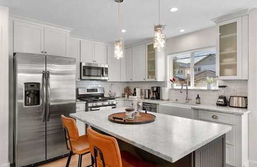 Healdsburg House | Urban Elegance in Wine Country: Unwind Just Steps from Healdsburg Plaza!