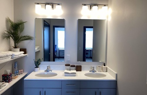 Downtown Lincoln Condo | Urban Elegance: Sleek 4BR Condo in Lincoln