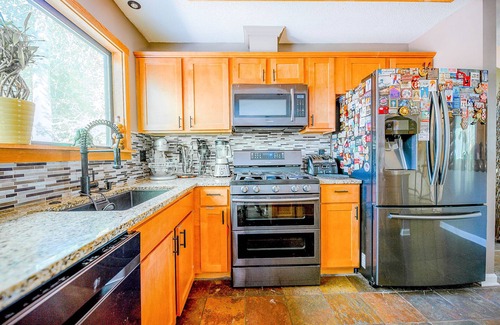 Charlotte House | Urban Escape w/Hot Tub, Backyard Oasis, Min to Uptown!