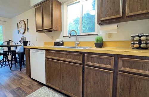 Olympia Apartment | Urban Evergreen Escape (B)